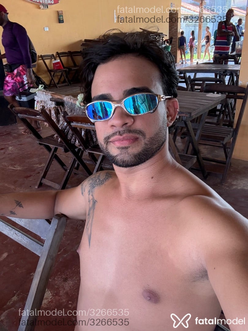 Acompanhante homem morena (o) de olhos pretos - Eron