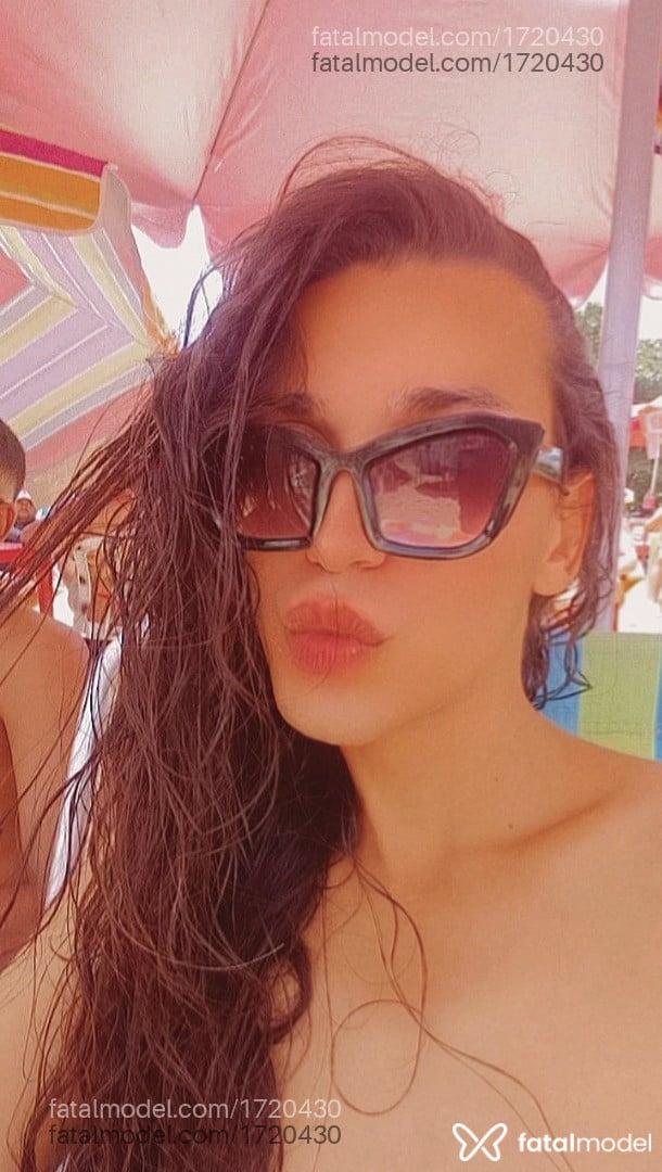Acompanhante mulher trans morena (o) de olhos castanhos - Lua