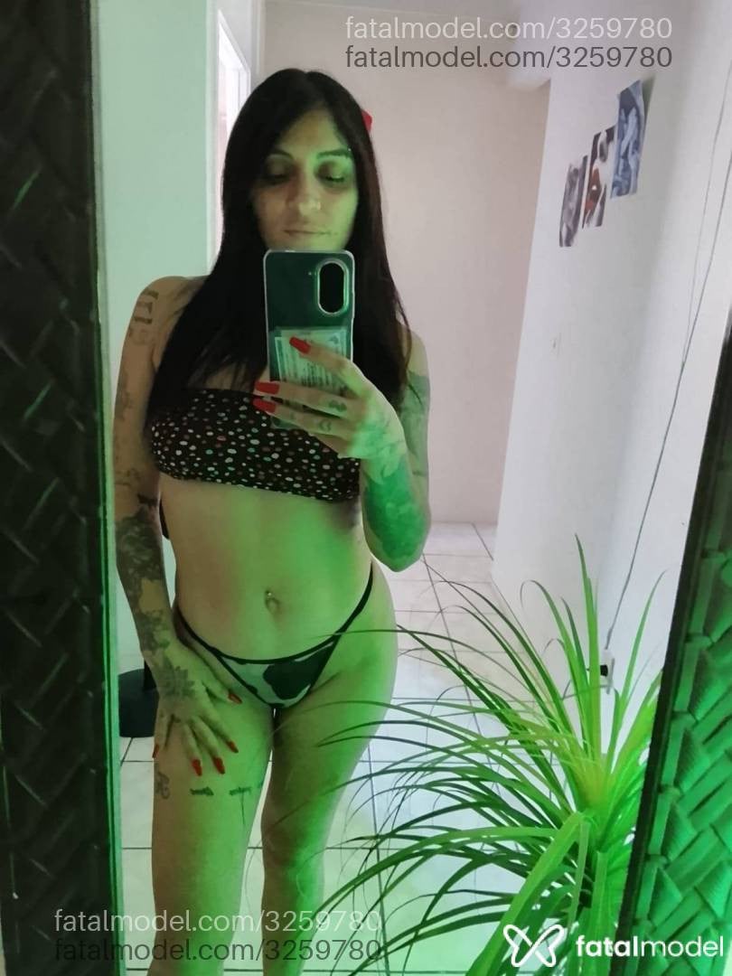 Acompanhante mulher com cabelo castanho de olhos castanhos - Estefani