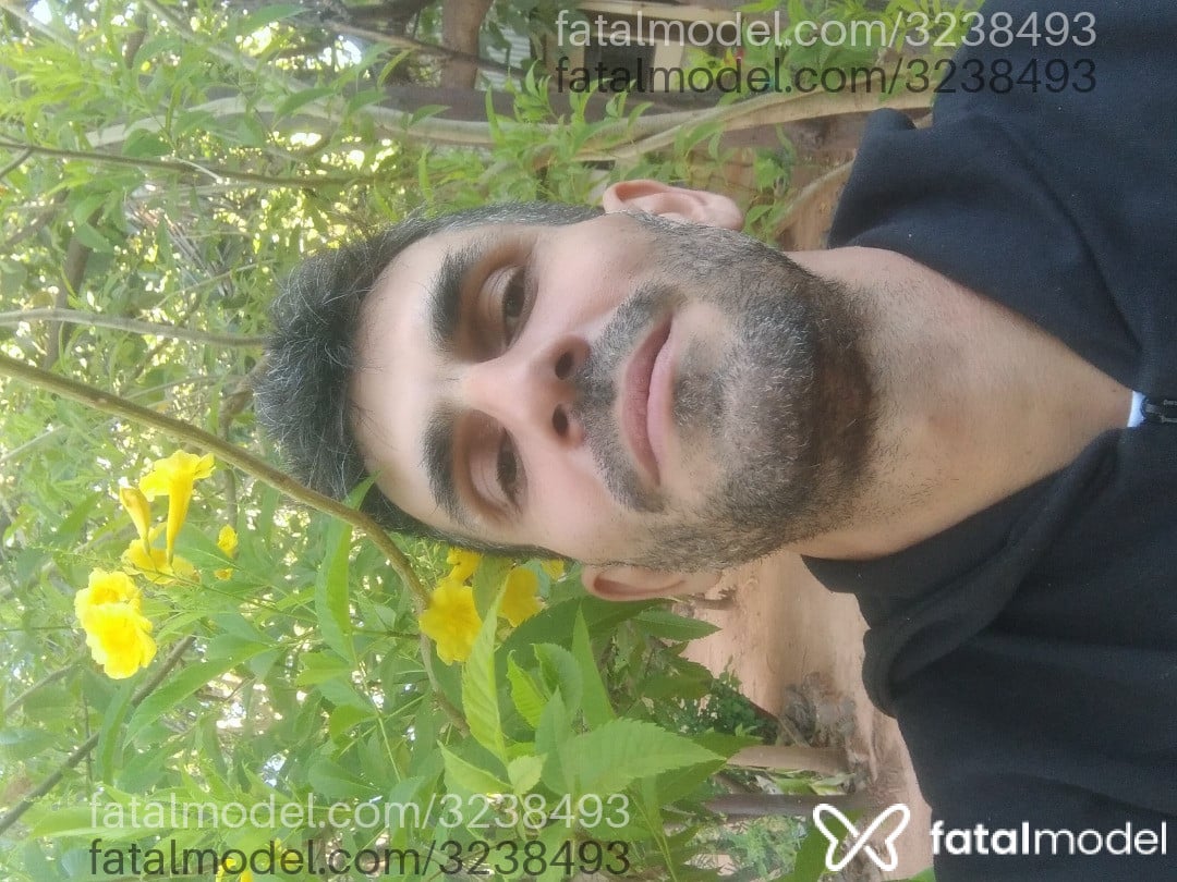 Acompanhante homem com cabelo castanho de olhos castanhos - Pablo