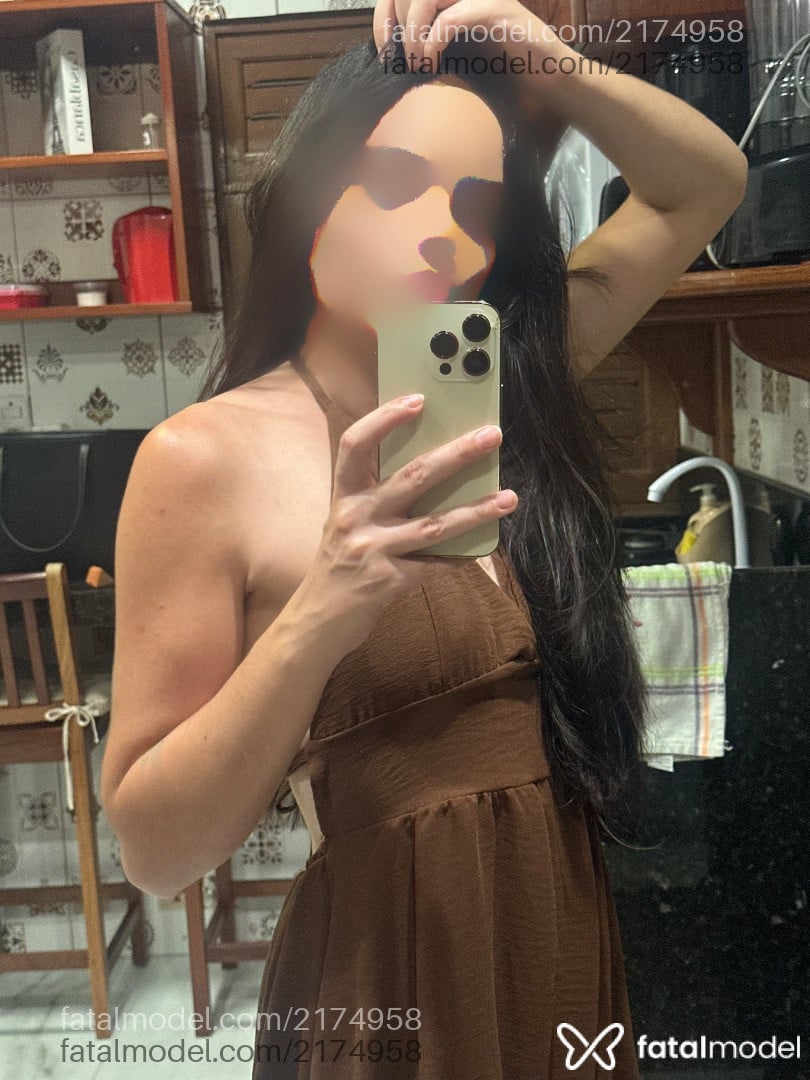 Acompanhante mulher morena (o) de olhos verdes - Nicole