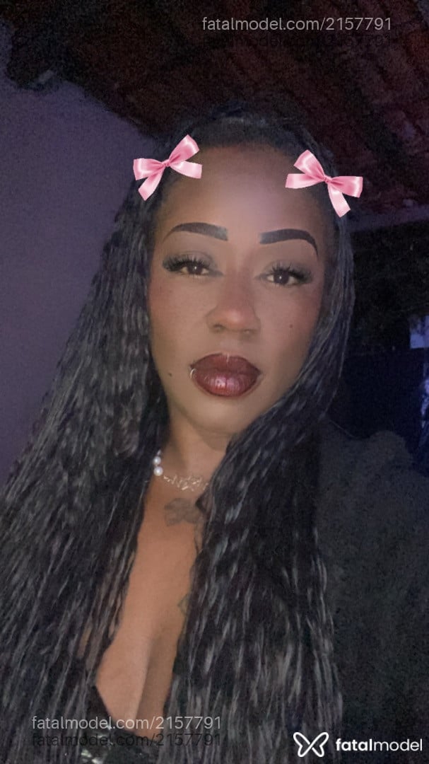 Acompanhante mulher morena (o) de olhos verdes - Lua