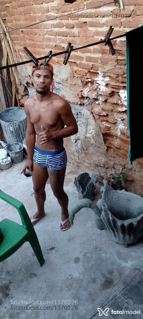 Acompanhante mulher trans morena (o) de olhos pretos - Keverlly