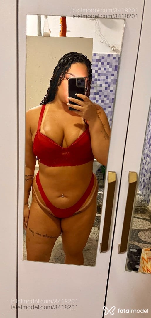 Acompanhante mulher loira (o) de olhos mel - Karine