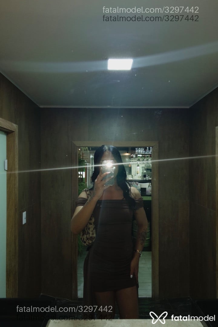 Acompanhante mulher trans morena (o) de olhos castanhos - Savanna
