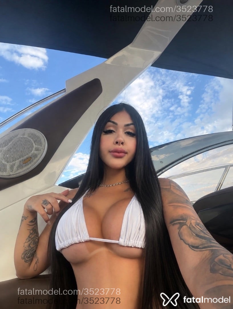Acompanhante mulher trans morena (o) de olhos castanhos - Júlia Matias