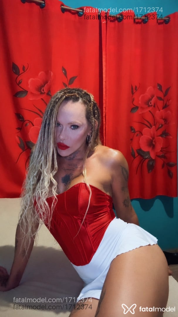 Acompanhante mulher trans ruiva (o) de olhos castanhos - Lala Lisa