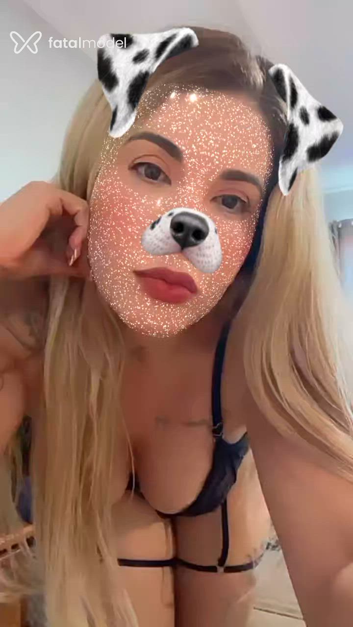 Acompanhante mulher loira (o) de olhos castanhos - Paola Smith