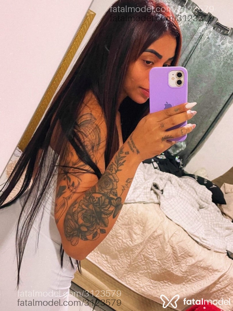 Acompanhante mulher morena (o) de olhos castanhos - Indiazinhaa