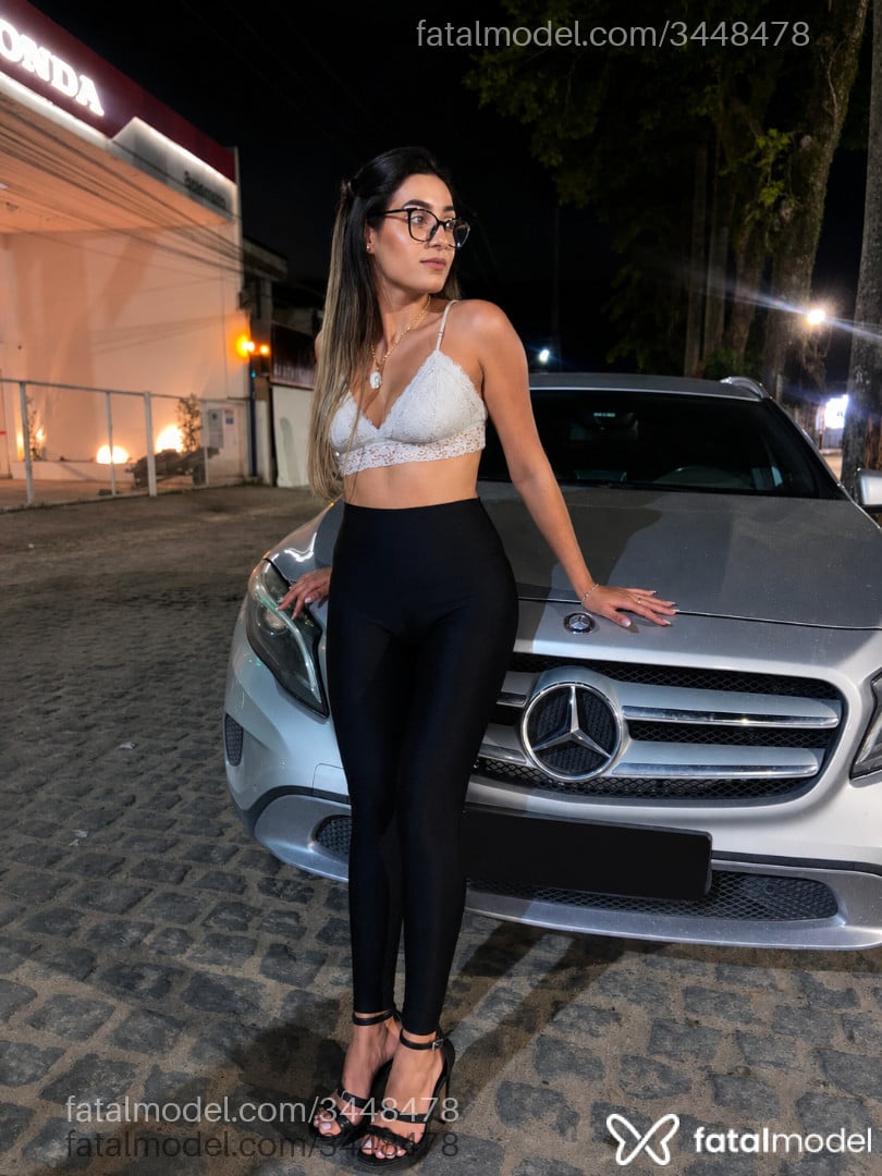 Acompanhante mulher loira (o) de olhos mel - Pamela