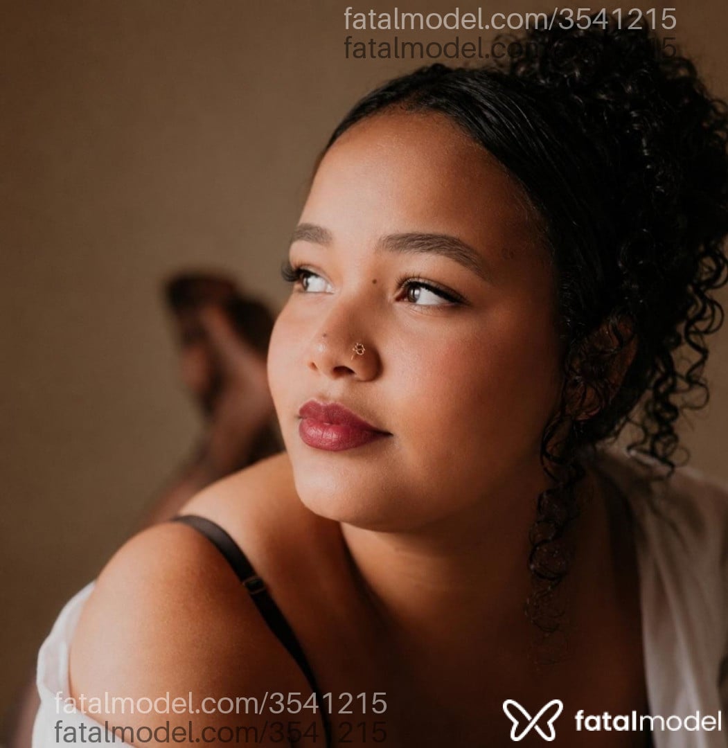 Acompanhante mulher morena (o) de olhos castanhos - Lais Silva