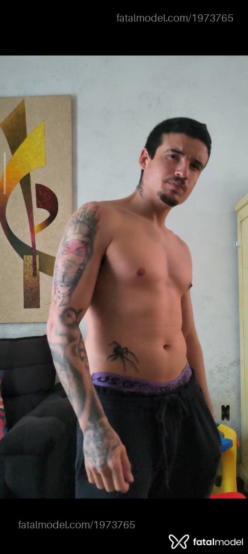 Acompanhante homem morena (o) de olhos castanhos - Vitor