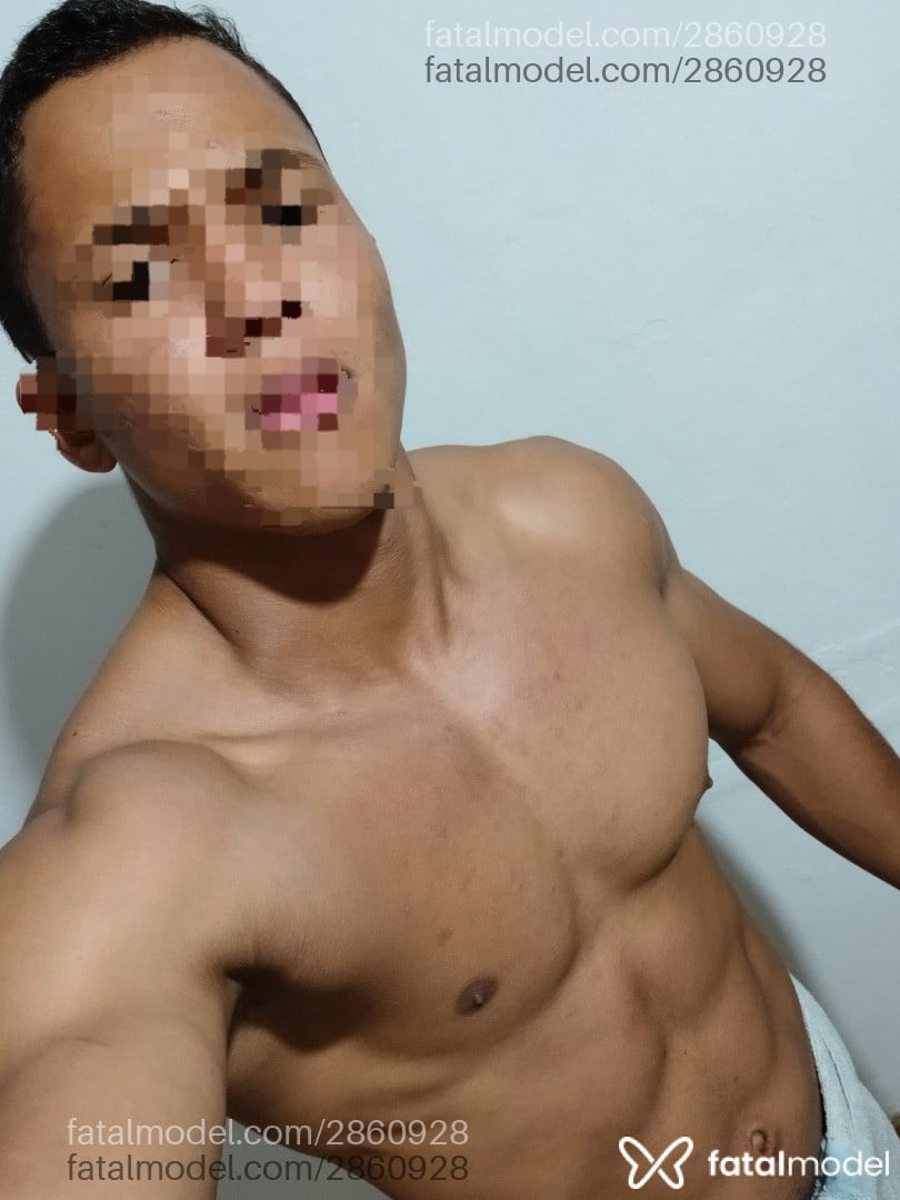 Acompanhante homem com cabelo castanho de olhos castanhos - Paulo Cavalcante