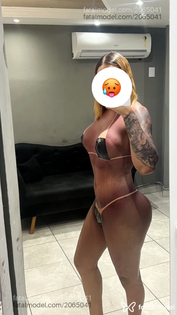 Acompanhante mulher trans loira (o) de olhos castanhos - Bruna Monteiro