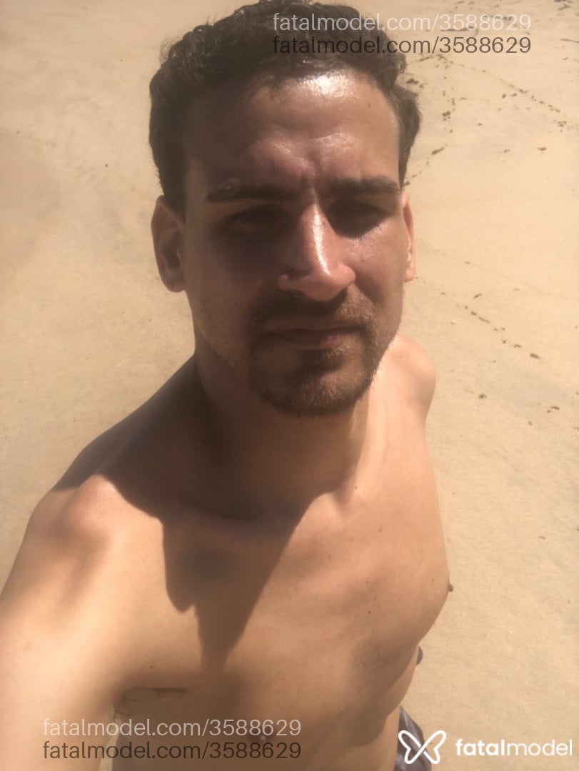 Acompanhante homem com cabelo castanho de olhos verdes - Dante