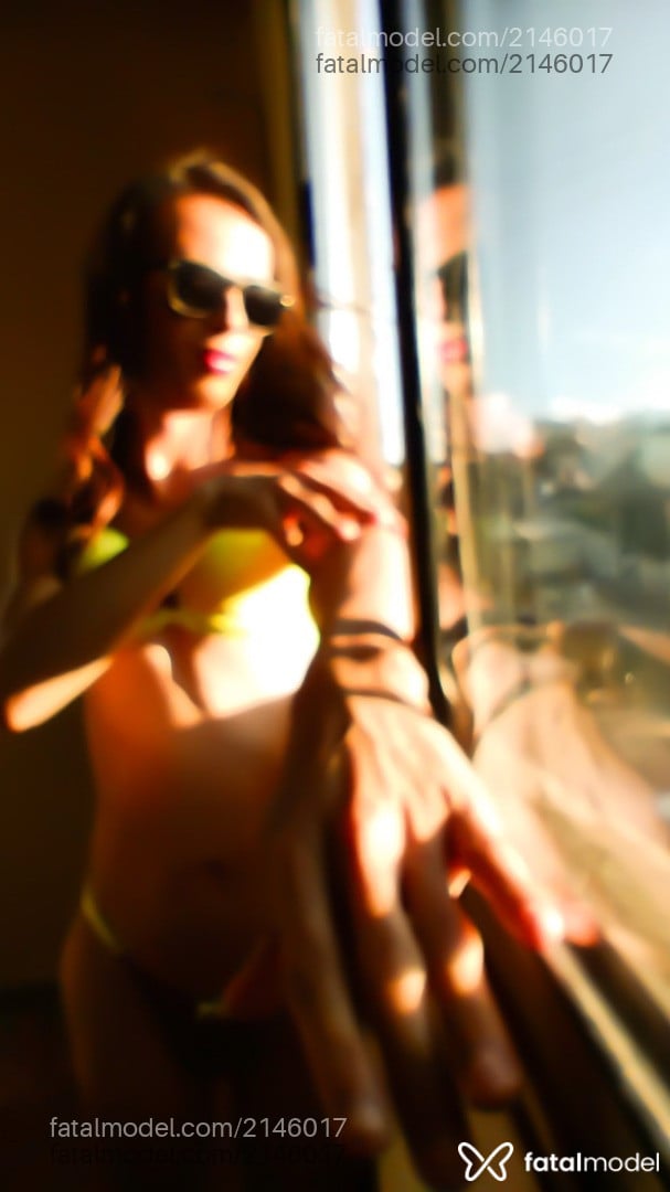 Acompanhante mulher trans morena (o) de olhos verdes - Yara Victoria