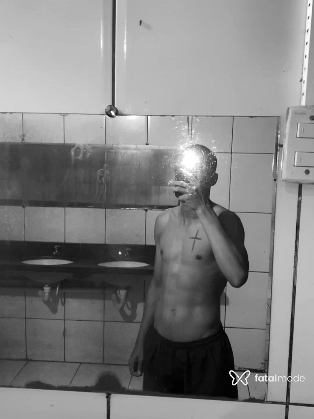 Acompanhante homem com cabelo castanho de olhos castanhos - Moreninho