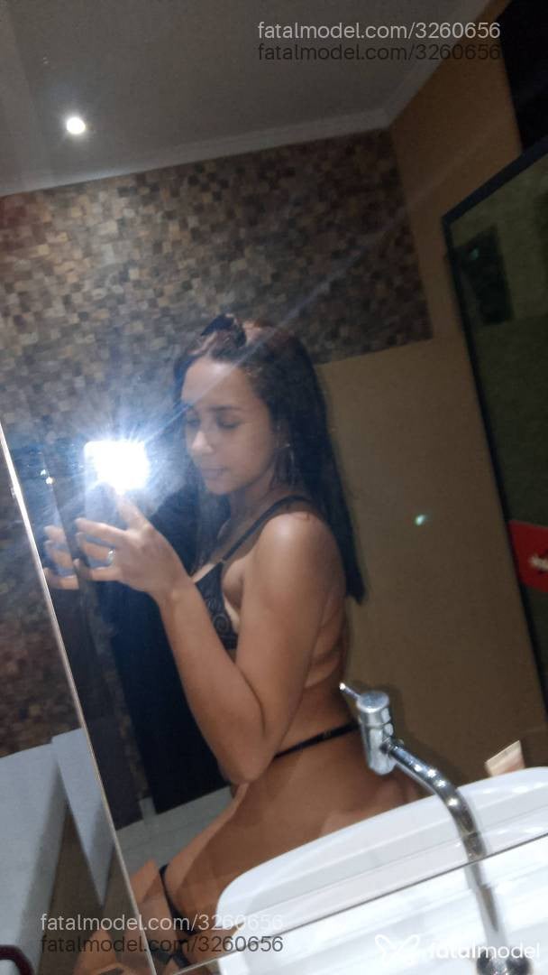 Acompanhante mulher morena (o) de olhos castanhos - Criss