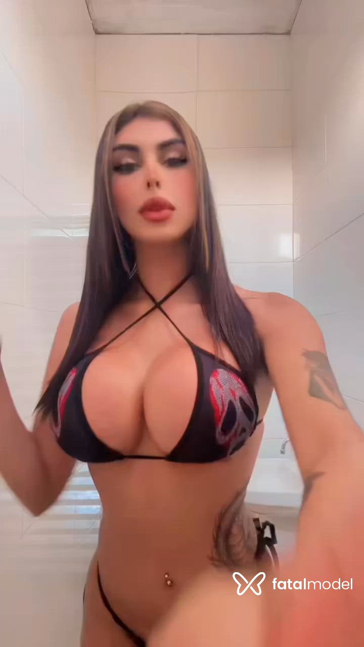 Acompanhante mulher trans com cabelo castanho de olhos castanhos - Gabrielly