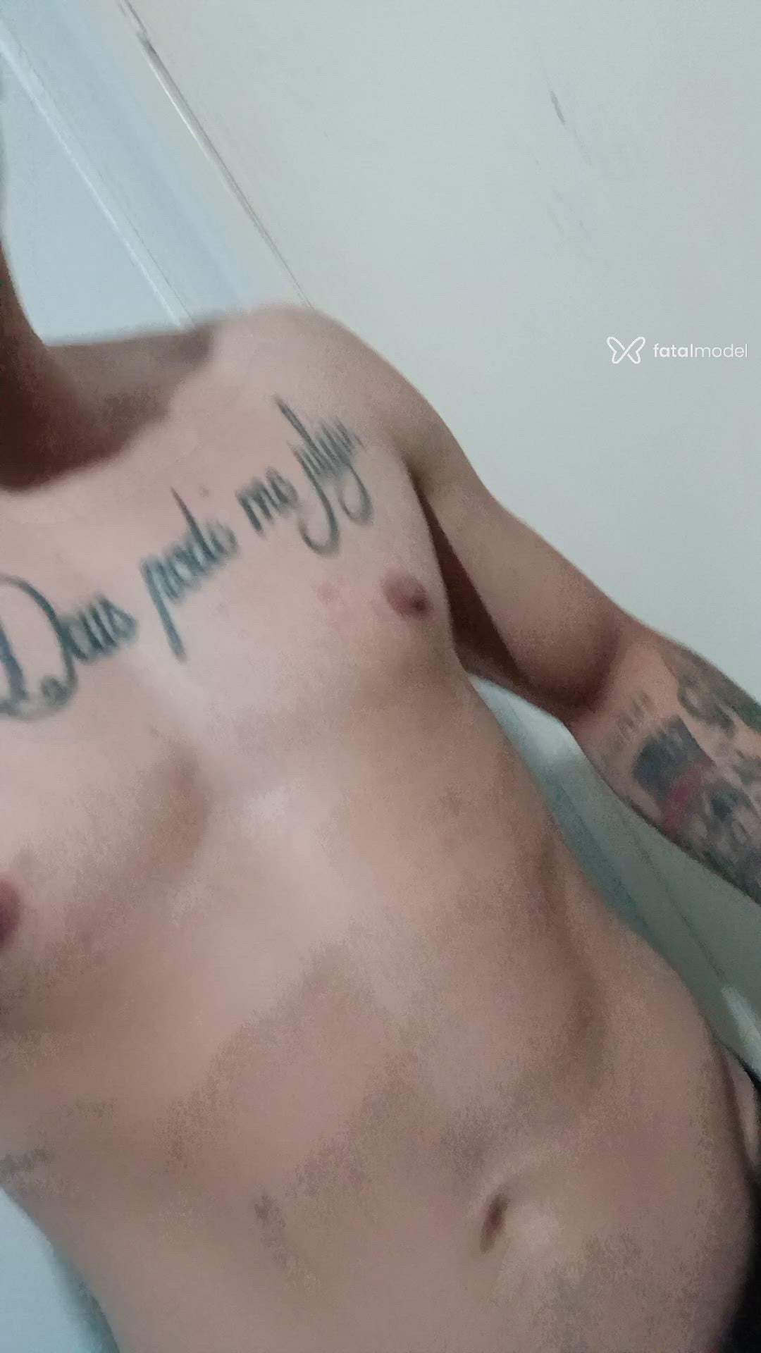 Acompanhante homem morena (o) de olhos castanhos - Theo