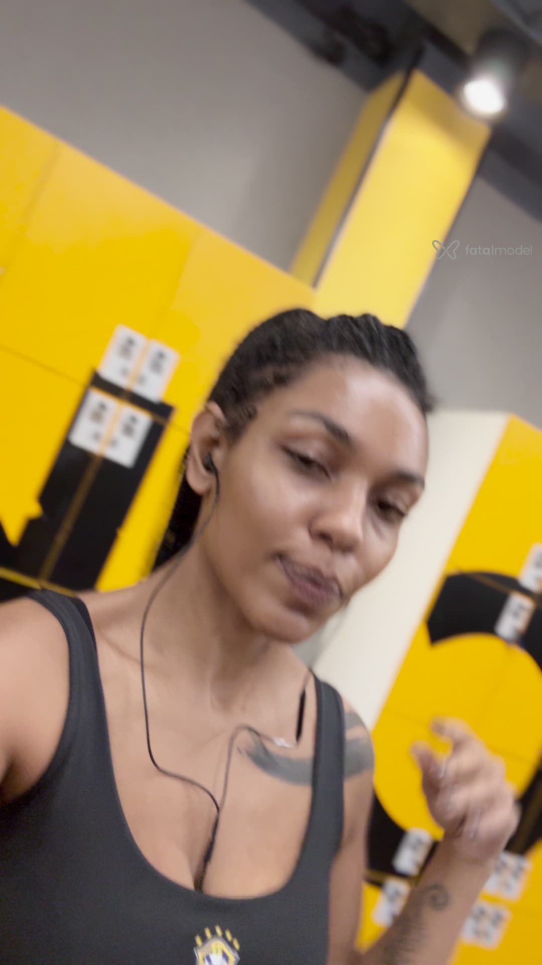 Acompanhante mulher morena (o) de olhos pretos - Sophia Ret