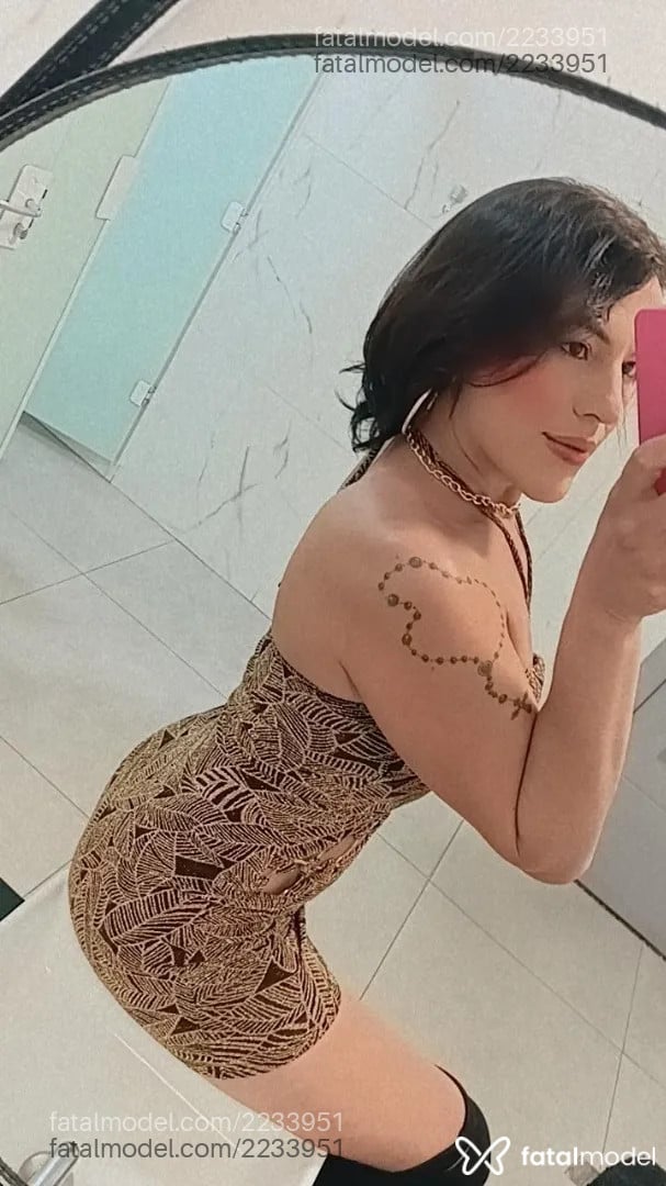 Acompanhante mulher trans morena (o) de olhos castanhos - Taty Stupp