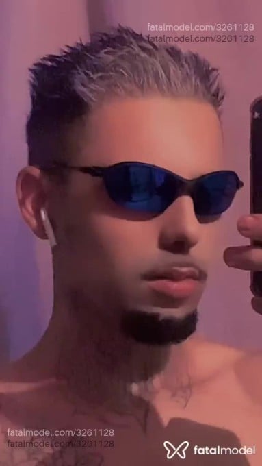 Acompanhante homem com cabelo castanho de olhos castanhos em São Paulo Acompanhante homem com cabelo castanho de olhos castanhos em São Paulo - Henrik