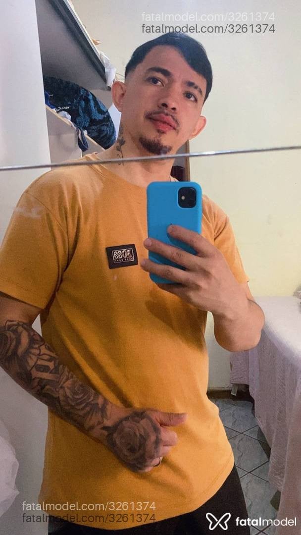 Acompanhante homem com cabelo castanho de olhos pretos - Marcos Acompanhante homem com cabelo castanho de olhos pretos - Marcos