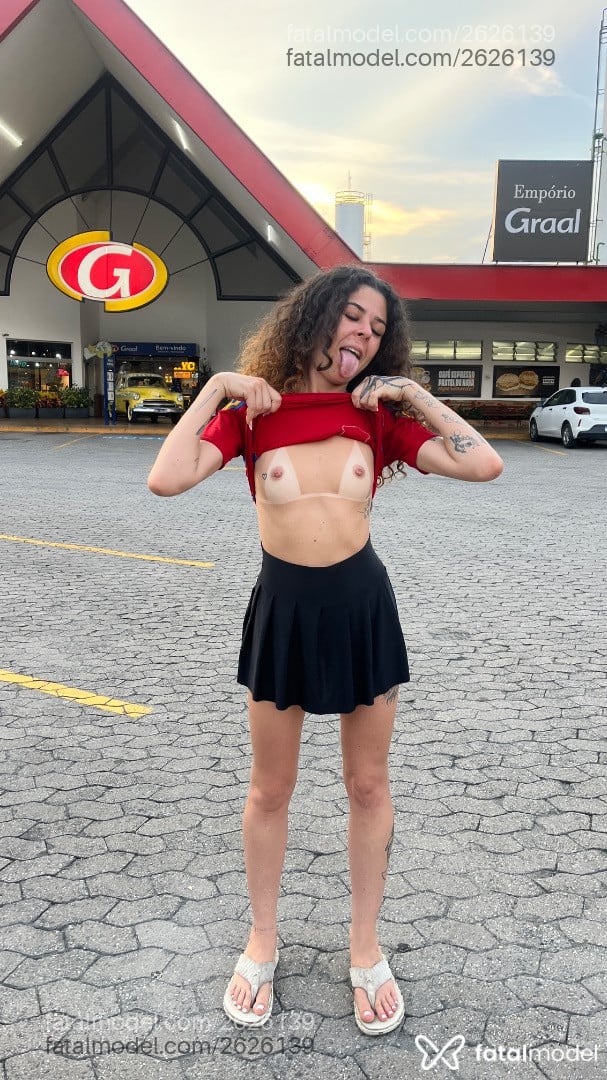 Acompanhante mulher morena (o) de olhos mel - Betty