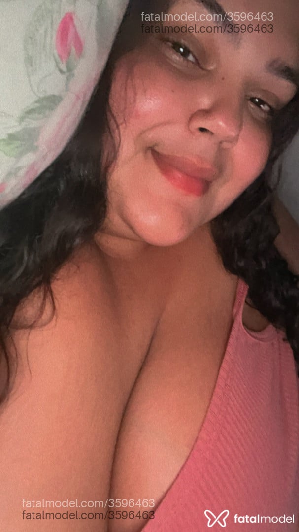 Acompanhante mulher morena (o) de olhos pretos - Jé Suprema