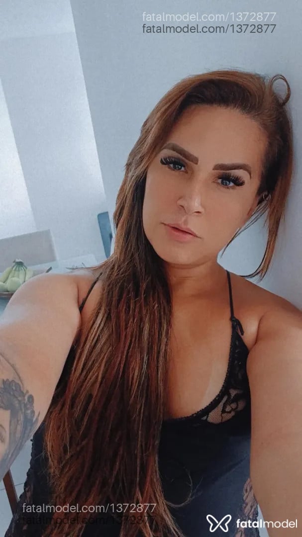 Acompanhante mulher trans com cabelo castanho de olhos pretos - Jully caprythi