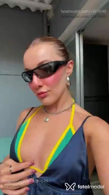Acompanhante mulher ruiva (o) de olhos verdes - Annabel