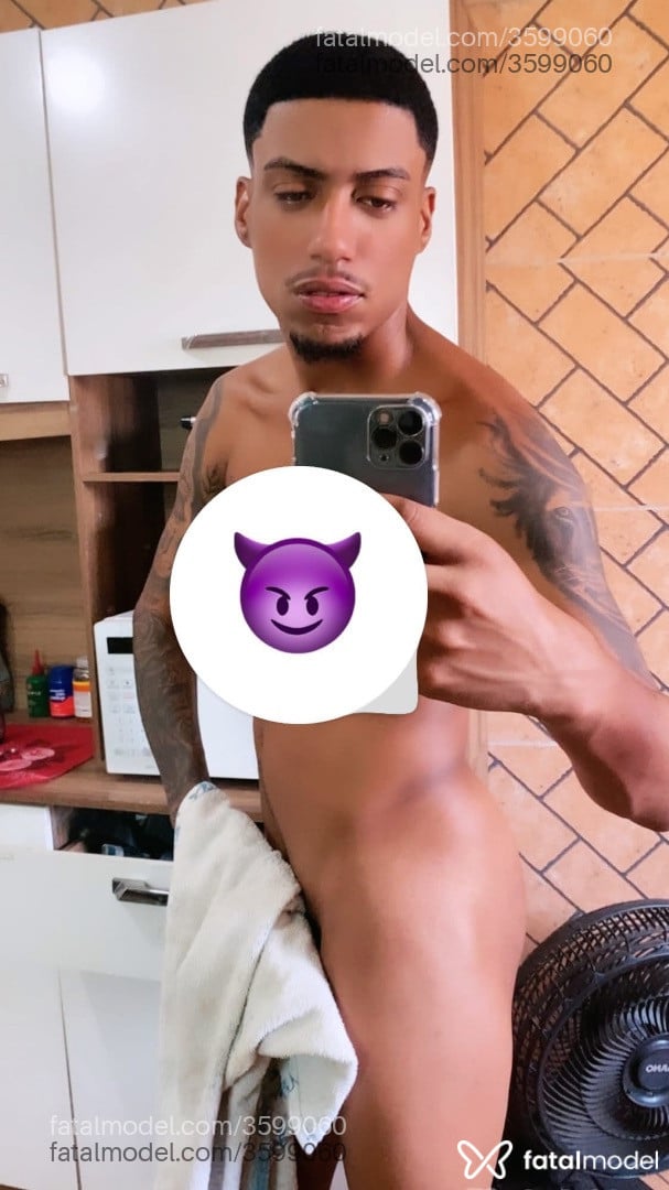 Acompanhante homem morena (o) de olhos castanhos - Wallace