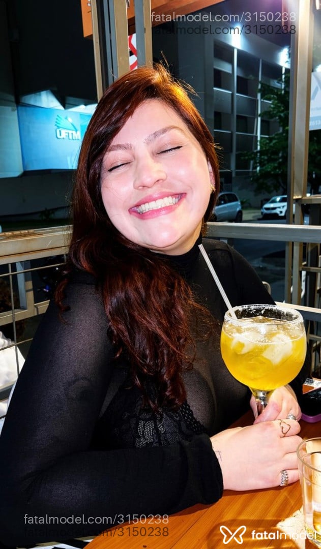 Acompanhante mulher ruiva (o) de olhos castanhos - Luiza Bellini