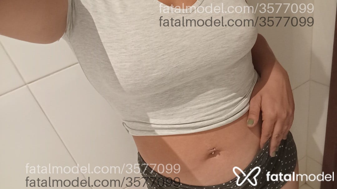 Acompanhante mulher com cabelo castanho de olhos mel - Renatta
