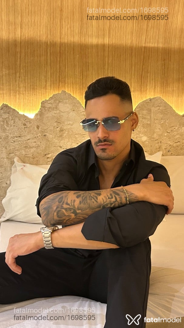 Acompanhante homem morena (o) de olhos castanhos - Guilherme