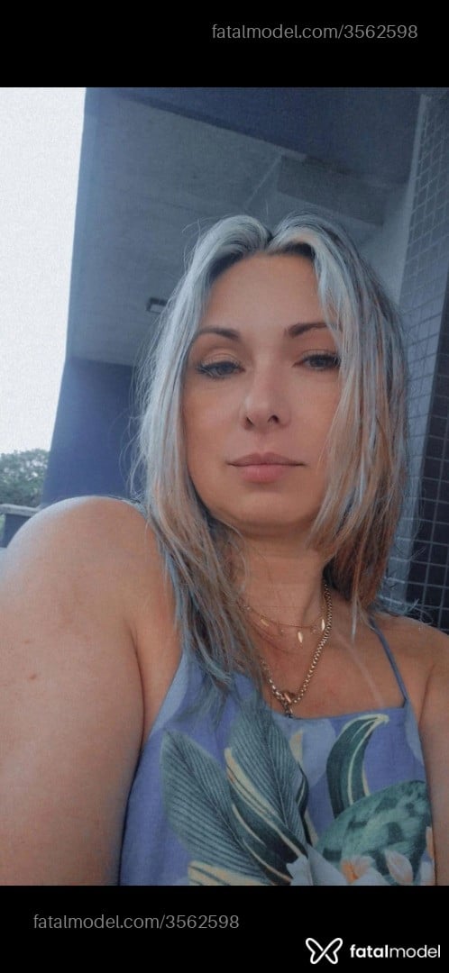 Acompanhante mulher loira (o) de olhos castanhos - Sedutoratesuda
