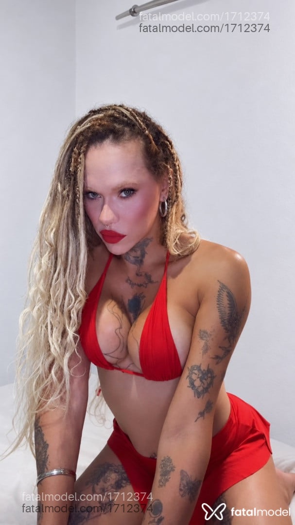 Acompanhante mulher trans ruiva (o) de olhos castanhos - Lala Lisa