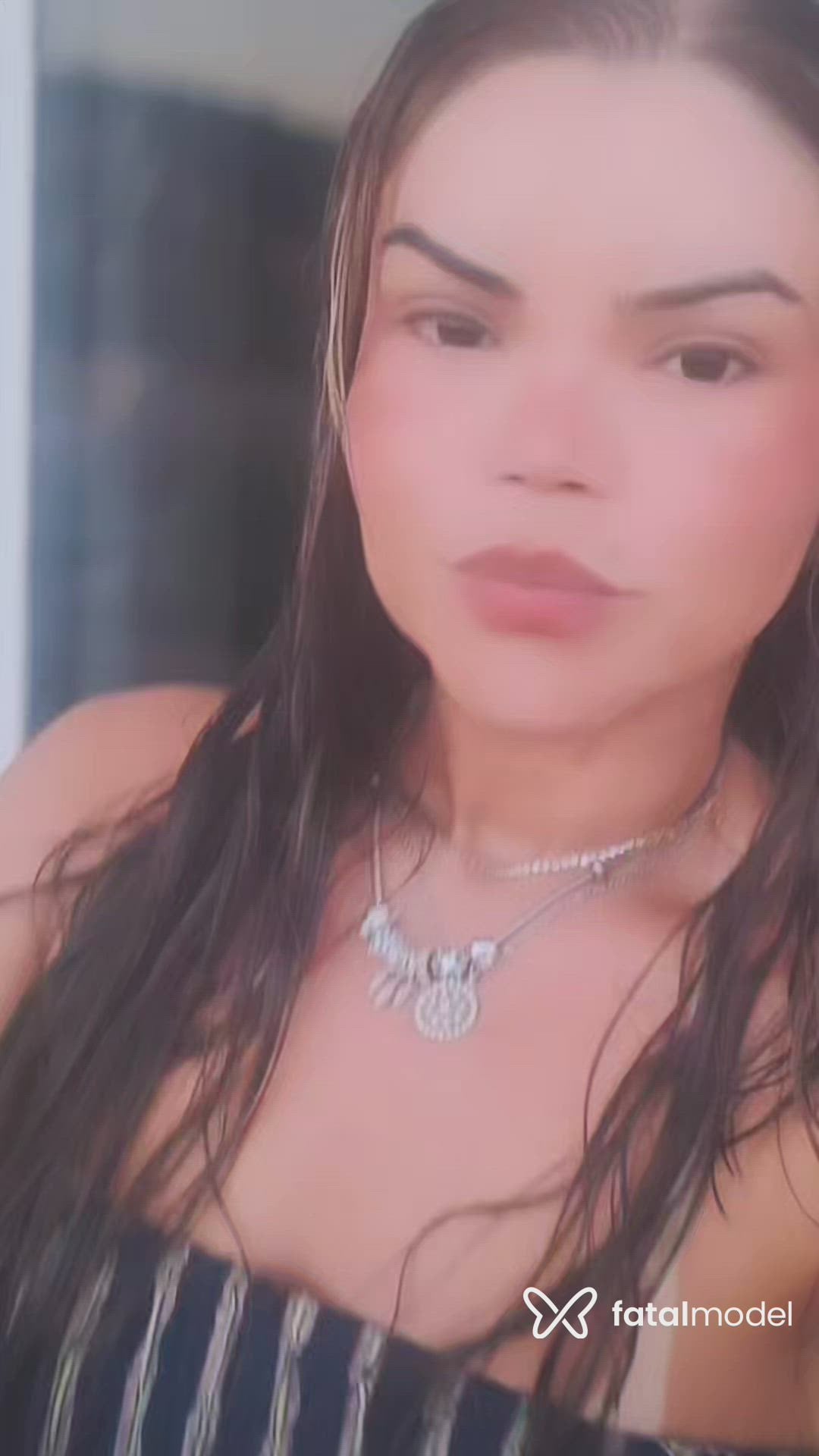 Acompanhante mulher com cabelo castanho de olhos castanhos - Lorena Souza