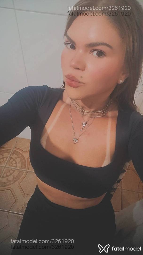 Acompanhante mulher com cabelo castanho de olhos castanhos - Lorena Souza