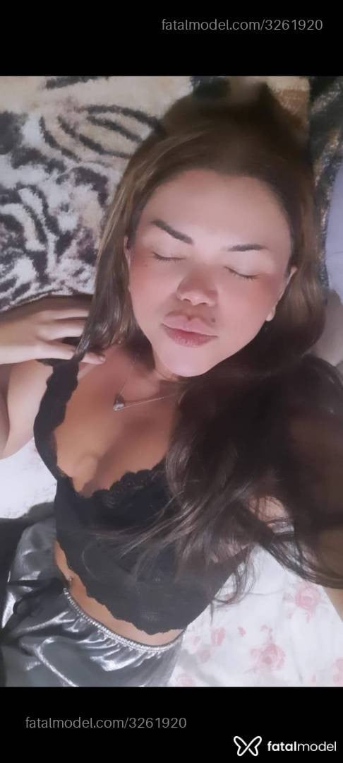 Acompanhante mulher com cabelo castanho de olhos castanhos - Lorena Souza