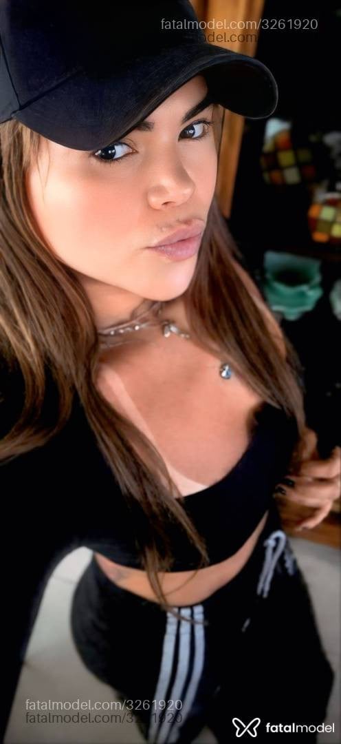 Acompanhante mulher com cabelo castanho de olhos castanhos - Lorena Souza