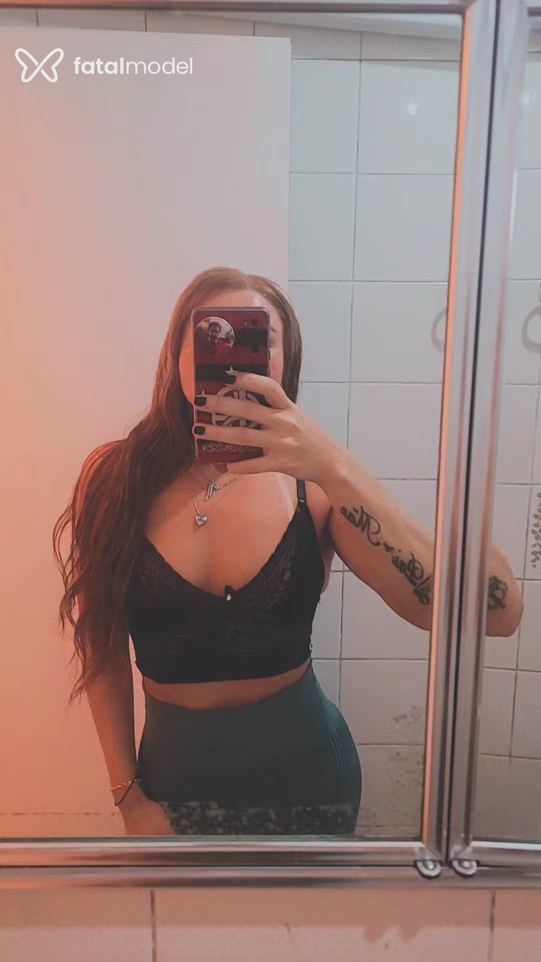 Acompanhante mulher com cabelo castanho de olhos castanhos - Lorena Souza