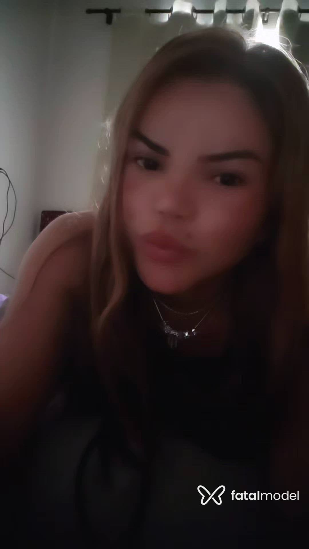 Acompanhante mulher com cabelo castanho de olhos castanhos - Lorena Souza