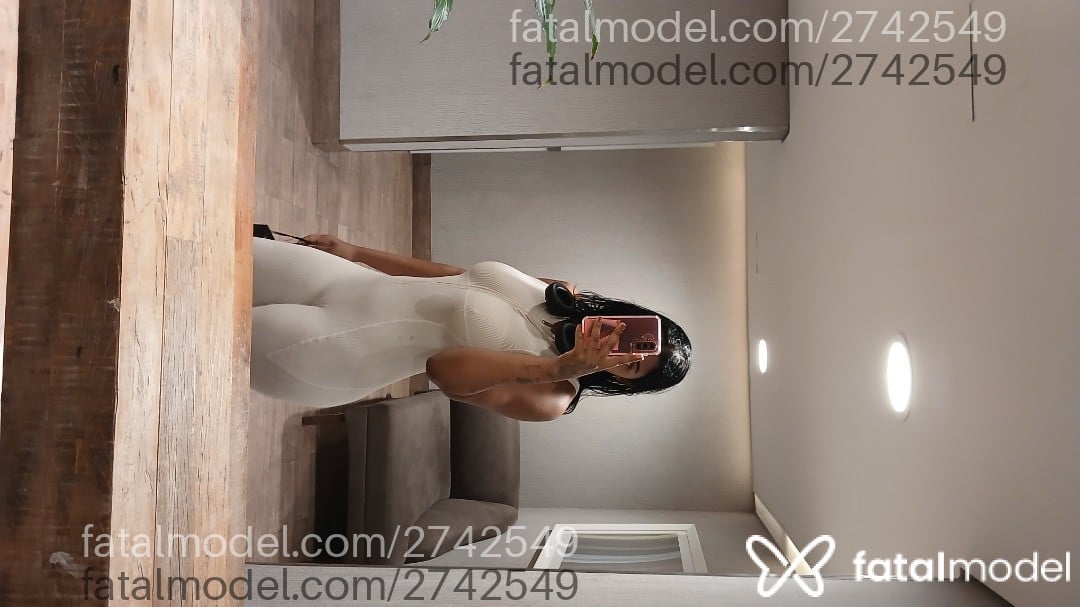 Acompanhante mulher morena (o) de olhos castanhos - Laíssa