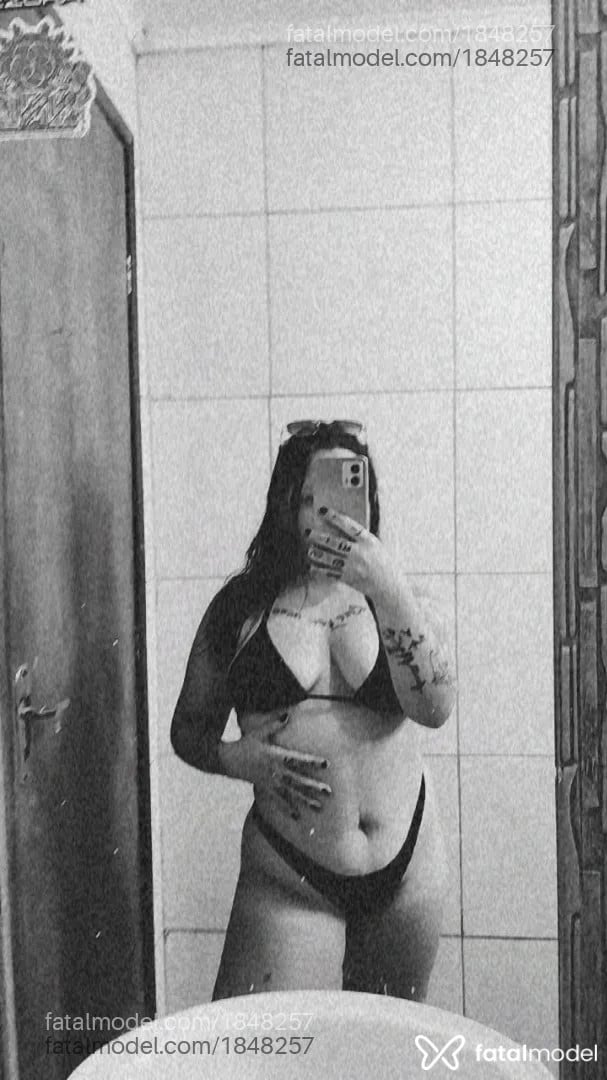 Acompanhante mulher com cabelo castanho de olhos castanhos - Victória