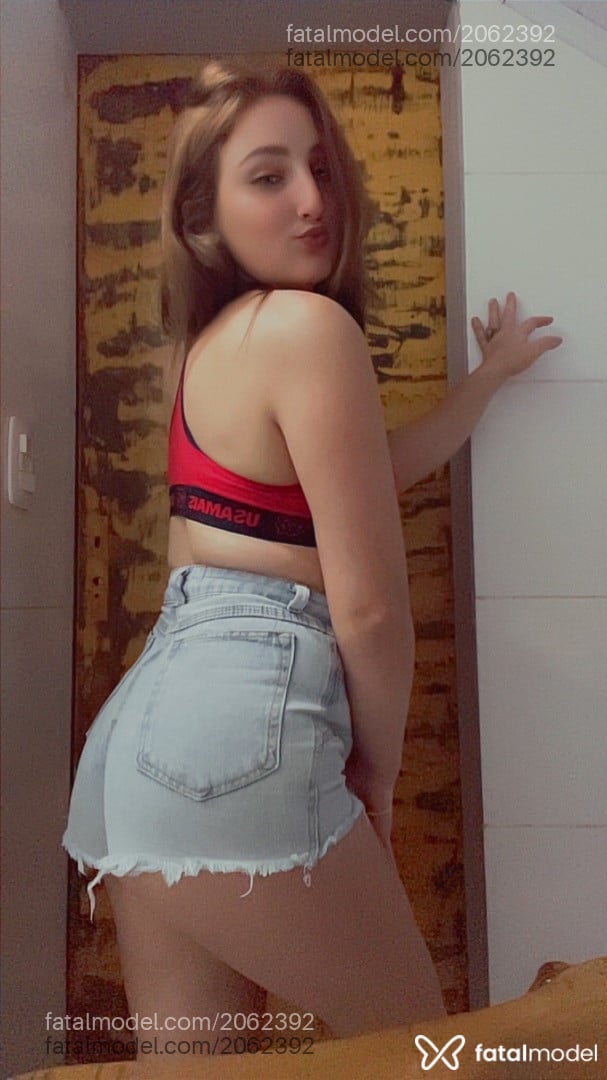 Acompanhante mulher loira (o) de olhos verdes - Tata