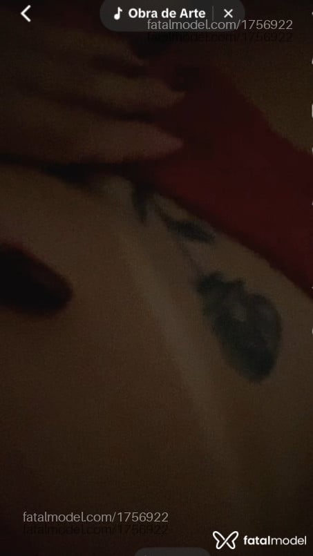 Acompanhante mulher morena (o) de olhos mel - Morena