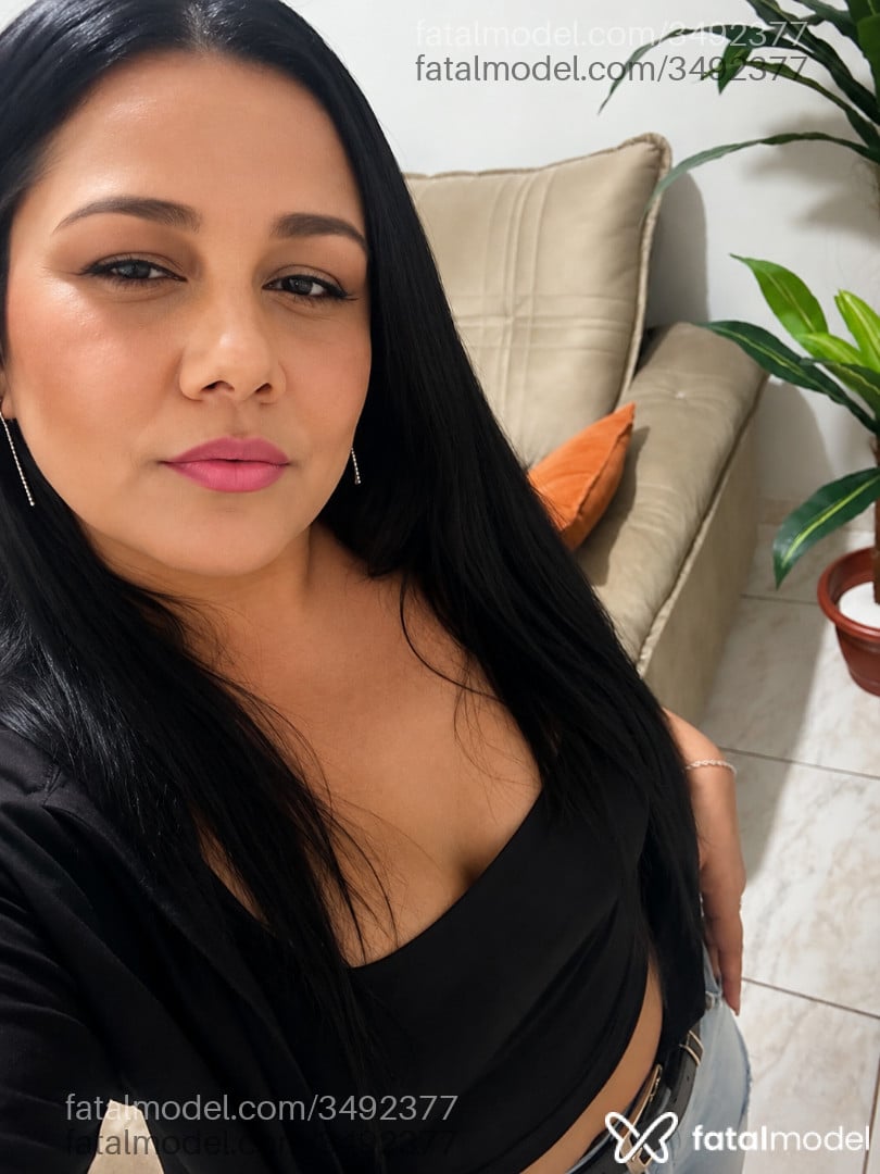 Acompanhante mulher morena (o) de olhos pretos - Mirella Medeiros