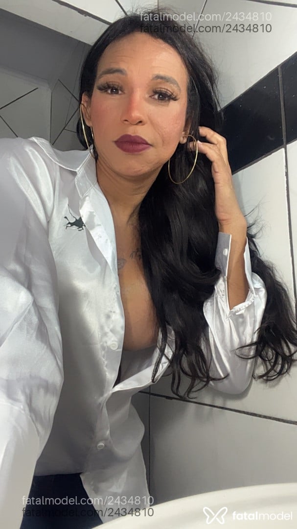 Acompanhante mulher trans morena (o) de olhos pretos - Nicole